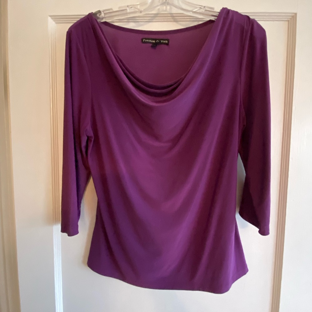 Small beautiful Preston & York top